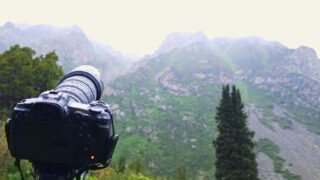 登山でカメラを雨から守る方法|防塵防滴の過信は危険?天候別の対策を徹底解説