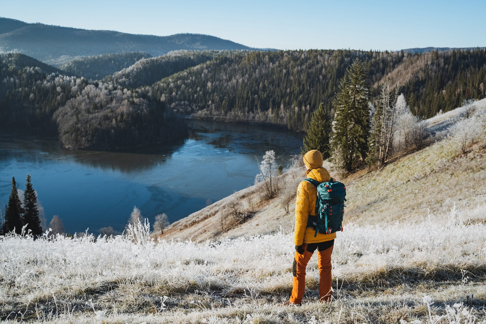 登山の服装、初心者はレイヤリングだけ覚えればOK｜おすすめウェアと季節別の選び方ガイド